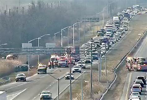  A crash in the Brooklyn-bound lanes of the Staten Island Expressway clogged up traffic Thursday morning and left one person injured. . West shore expressway accident today